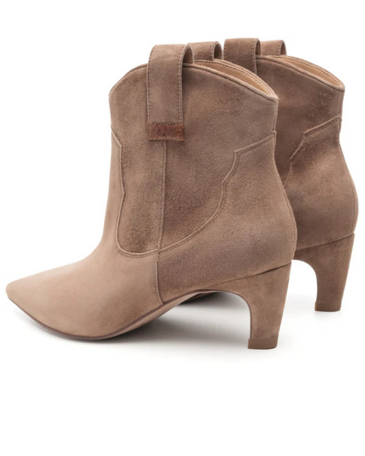 Dicte Low Boots in Camel by Shoe The Bear