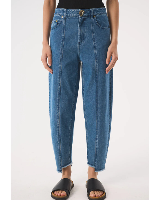 Sol Barrel Jeans in Midwash by AKYN