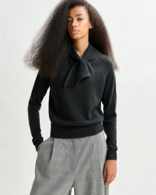 Invited Cashmere Pussy Bow Tie Sweater in Black by Essentiel Antwerp
