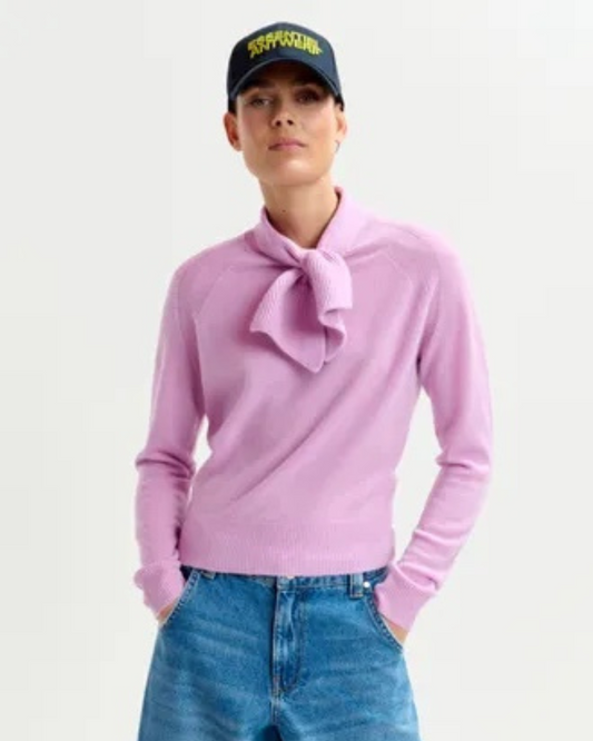 Invited Cashmere Pussy Bow Tie Sweater in Lilac Cloud by Essentiel Antwerp