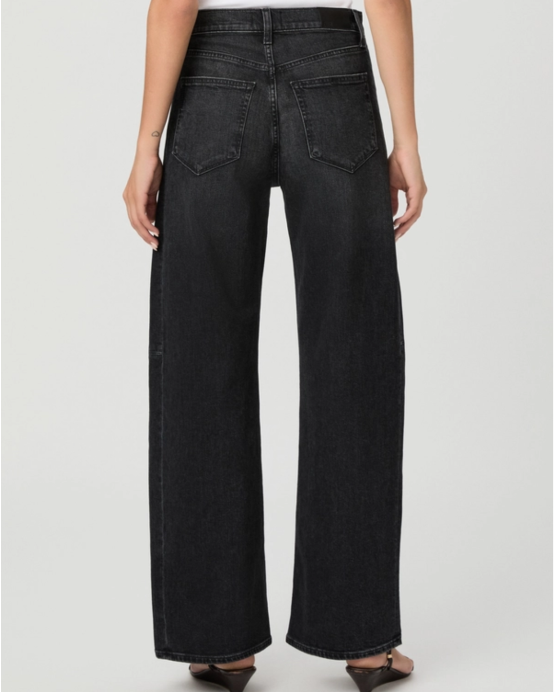 Arellia Skimmer Barrel Leg Jeans in Oscura by PAIGE