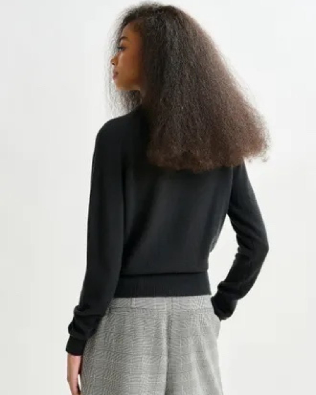 Invited Cashmere Pussy Bow Tie Sweater in Black by Essentiel Antwerp