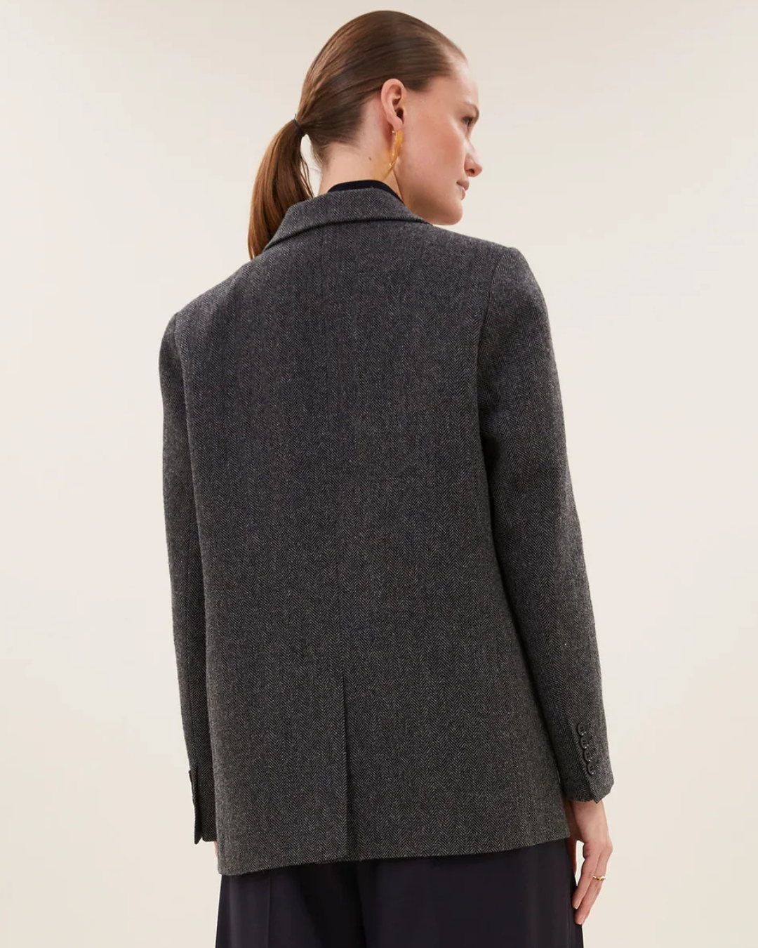 Nes Herringbone Blazer in Dark Grey Melee by by-bar