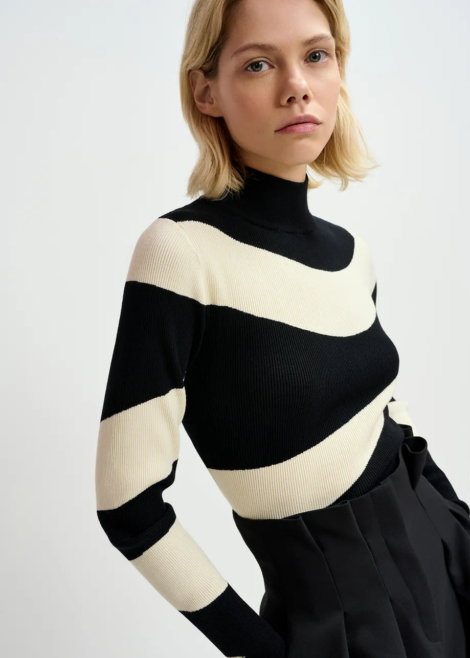 Goose Wavy Sweater by Essentiel Antwerp