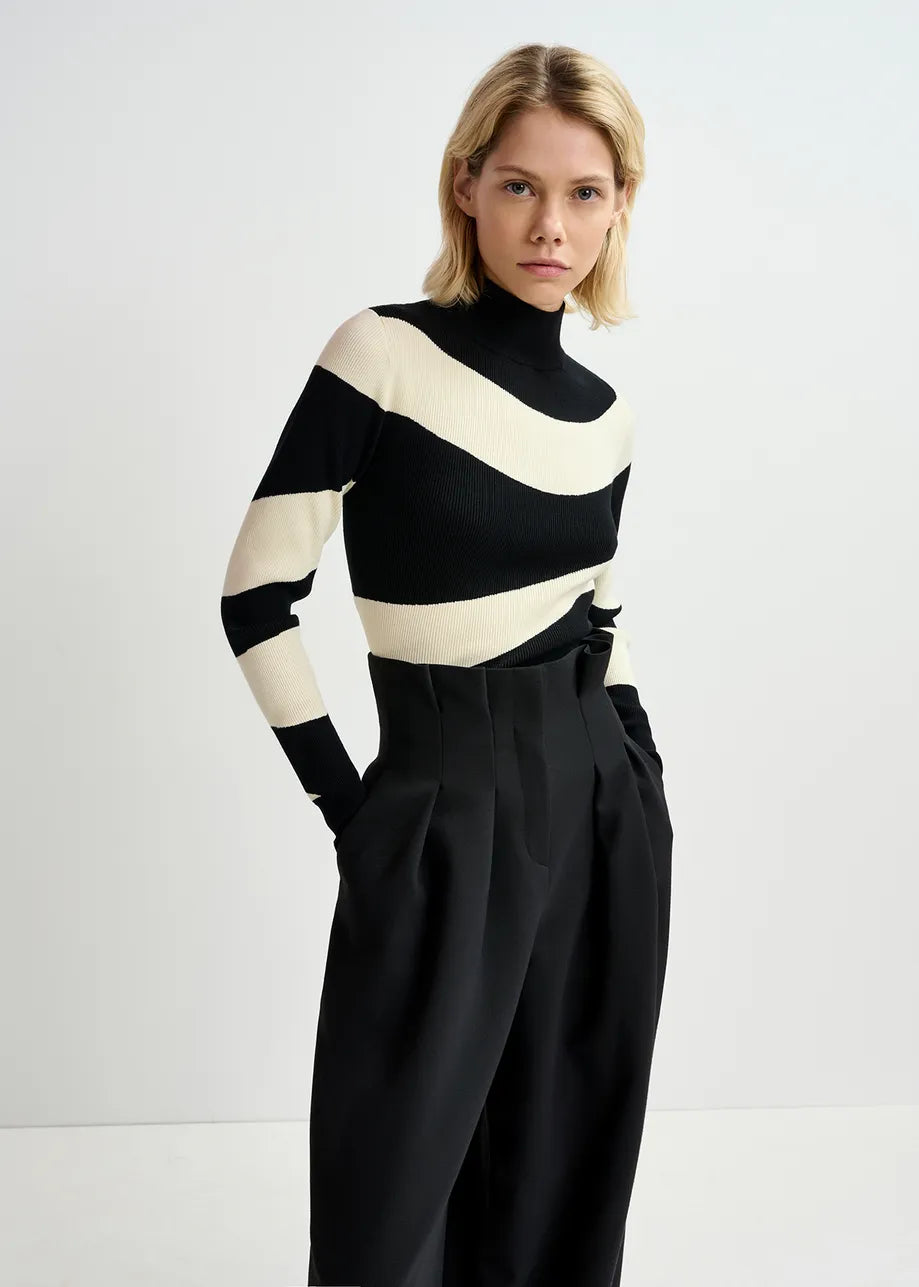 Goose Wavy Sweater by Essentiel Antwerp